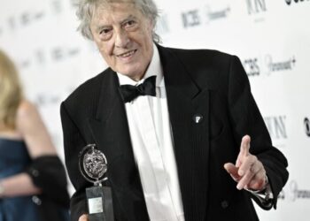Playwright Tom Stoppard, a giant of modern theater and Oscar-winning screenwriter, dies