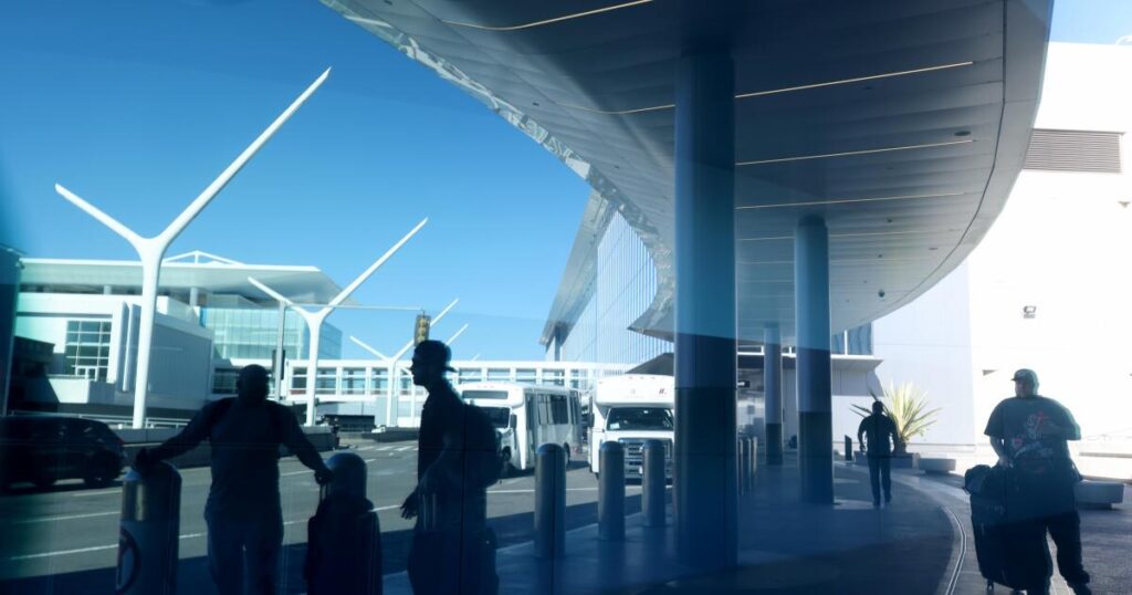 Brace yourselves, passengers: Thanksgiving air travel expected to hit 15-year high, FAA says