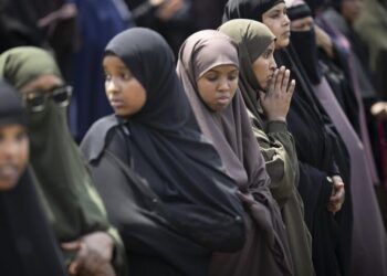 Trump pledge to ‘immediately’ end protections for Minnesota Somalis sparks fear and legal questions