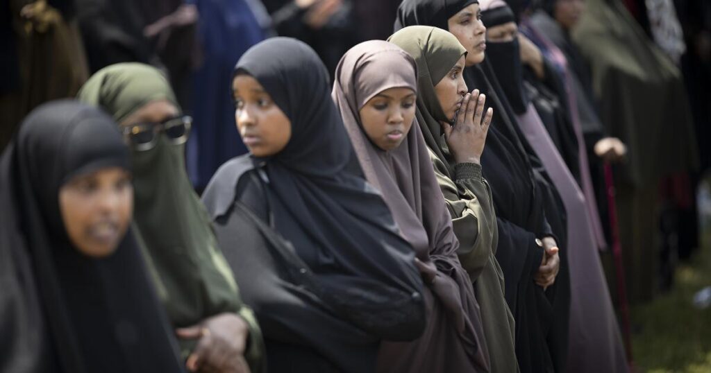 Trump pledge to ‘immediately’ end protections for Minnesota Somalis sparks fear and legal questions