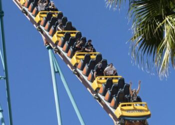 Struggling Six Flags names new CEO. What does that mean for Knott’s and Magic Mountain?