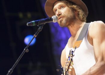 Todd Snider, country-folk troubadour with a sharp wit and caring eye, dies at 59