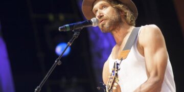 Todd Snider, country-folk troubadour with a sharp wit and caring eye, dies at 59
