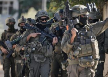 Israeli soldiers appear to kill Palestinians in West Bank after they surrender