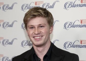 Robert Irwin, like sis Bindi, wins ‘DWTS,’ so crocodiles aren’t his only claim to fame