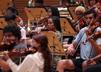 Following pushback, the L.A. Phil temporarily reinstates East L.A. Youth Orchestra