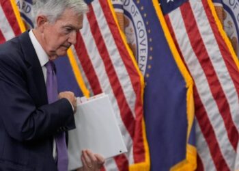 Federal reserve officials sharply split over rate cut amid economic uncertainty