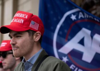 Trump’s comments about Fuentes and Carlson could prolong a Republican rift over antisemitism