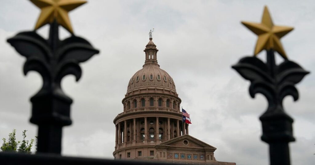 Supreme Court temporarily blocks ruling that thwarted Texas’ redistricting plan