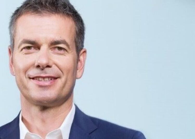 Warner Music Group settles lawsuit with AI firm Suno