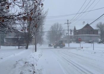 Hundreds of flights canceled in Chicago after winter storm
