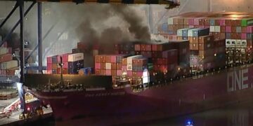 Toxic L.A. port fire burned for hours before emergency alerts were sent