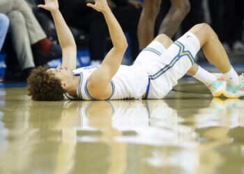 New lineup equals big victory for UCLA men against Sacramento State