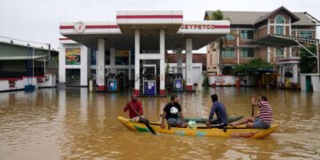 Death toll from floods and mudslides in Sri Lanka rises to 132, with 176 people still missing