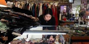 Immigration crackdown in Chicago eases, leaving lawsuits, investigations and anxiety