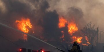 Citing wildfires, LAFD requests 15% budget increase