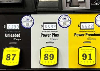 Why aren’t falling oil prices lowering gas costs for California drivers?