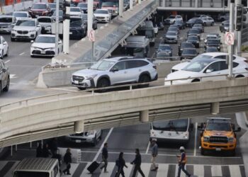 LAX approved $1.5 billion to relieve traffic. Opponents say it won’t work.