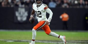 NFL Week 13 predictions, best bets: Picks against the spread for Sunday and Monday