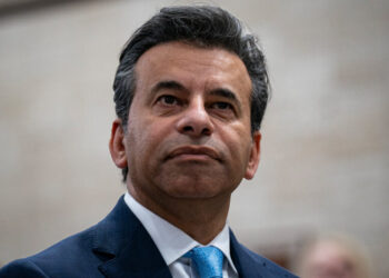 F.D.A. Turmoil Keeps Spotlight on Its Commissioner