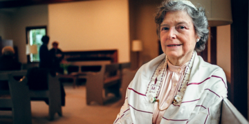 Emily Korzenik, 96, Dies; Rabbi Took a Bar Mitzvah to Poland