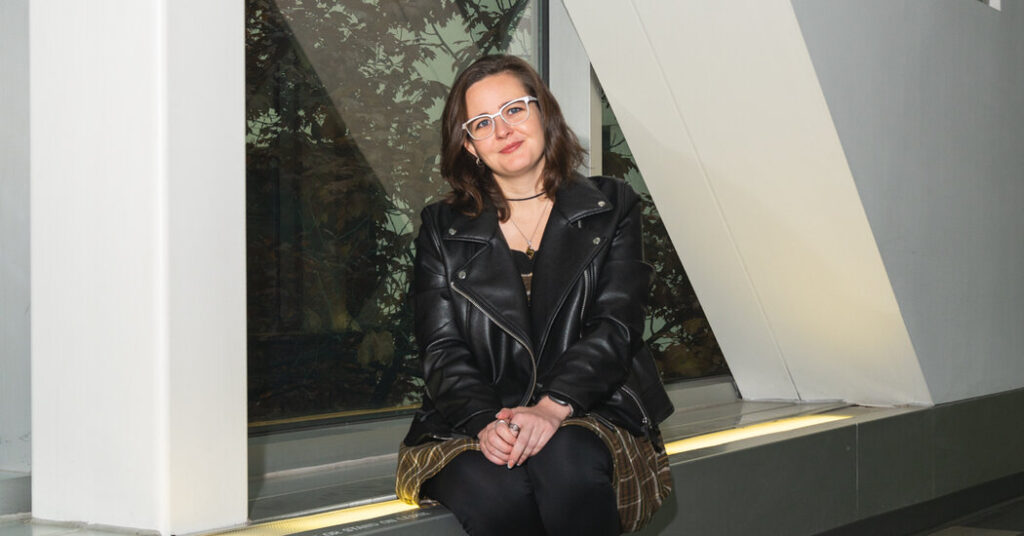 Young Workers, Eyeing Their Careers, Learn to Embrace the Office