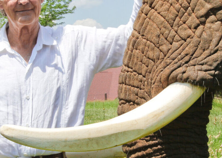 Iain Douglas-Hamilton, Elephant Expert and Protector, Dies at 83