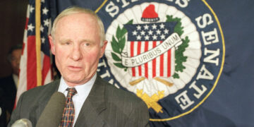 Robert B. Fiske Jr., First to Lead Whitewater Investigation, Dies at 94