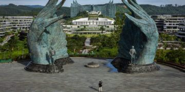 The Lure of a Rising Asian Metropolis? No Traffic.