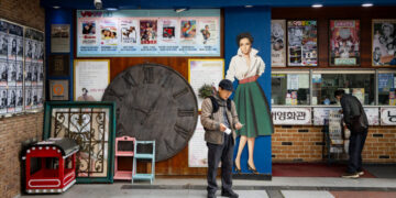 With Cheap Tickets and Lax Etiquette, a Theater Builds an Older Fan Base