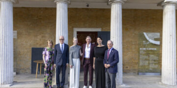 Two Galleries Form New Art Prize