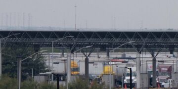 Trump Administration Revokes Licenses of Thousands of Training Centers for Truckers