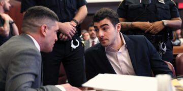 ‘I Knew It Was Him’: Officer Recalls Confronting Mangione at McDonald’s