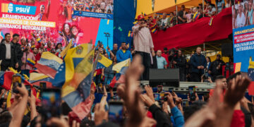 Rotating Beds and Cellphones, Maduro Plans to Outlast Trump