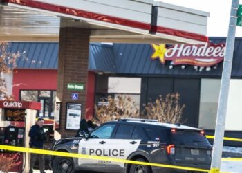Gunman Killed and 3 Officers Hurt in Shooting at Omaha Gas Station