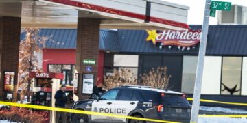 Gunman Killed and 3 Officers Hurt in Shooting at Omaha Gas Station