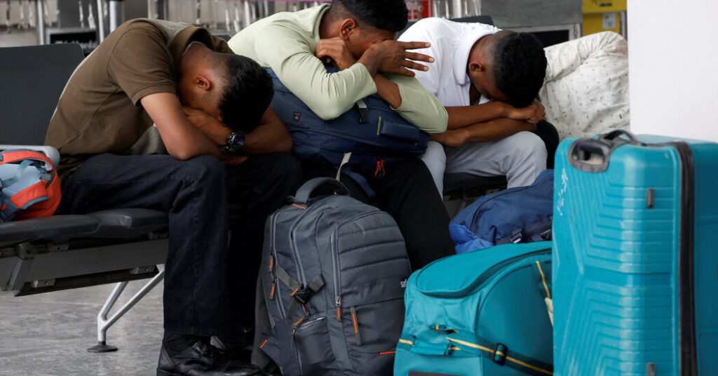 India’s Biggest Airline Falls Into Chaos, Canceling About 1,000 Flights