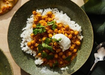 A Rich Chickpea Stew That Tastes Like an Oasis