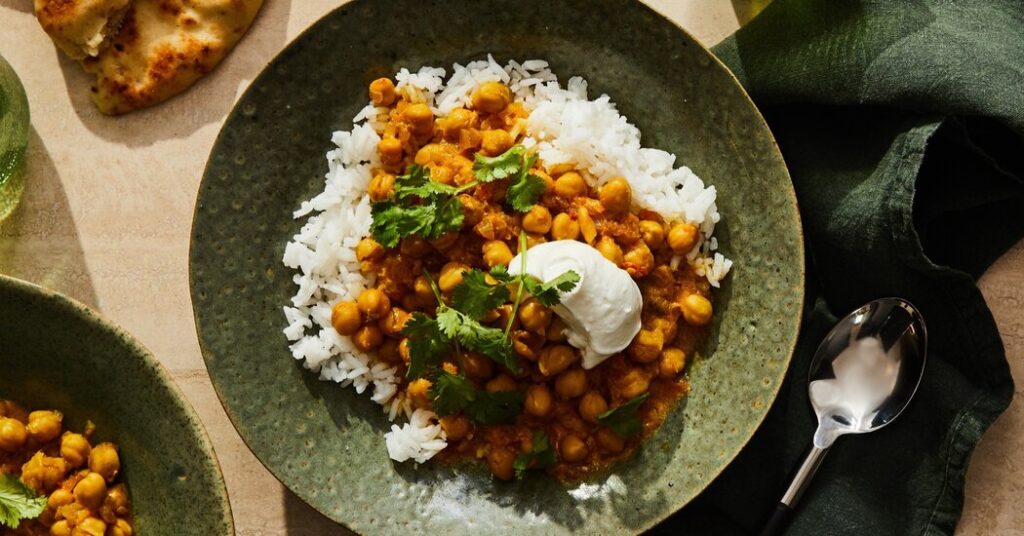 A Rich Chickpea Stew That Tastes Like an Oasis