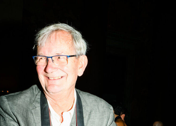 Martin Parr, Who Photographed Britain’s Unvarnished Quirks, Dies at 73