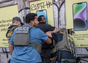 App That Tracks ICE Raids Sues U.S., Saying Officials Pressured Apple to Remove It