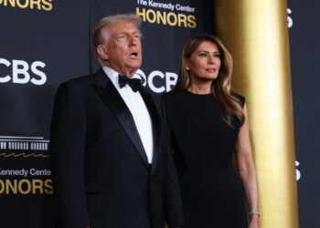 At the Kennedy Center Honors, Little Glitz and One Striking Accessory