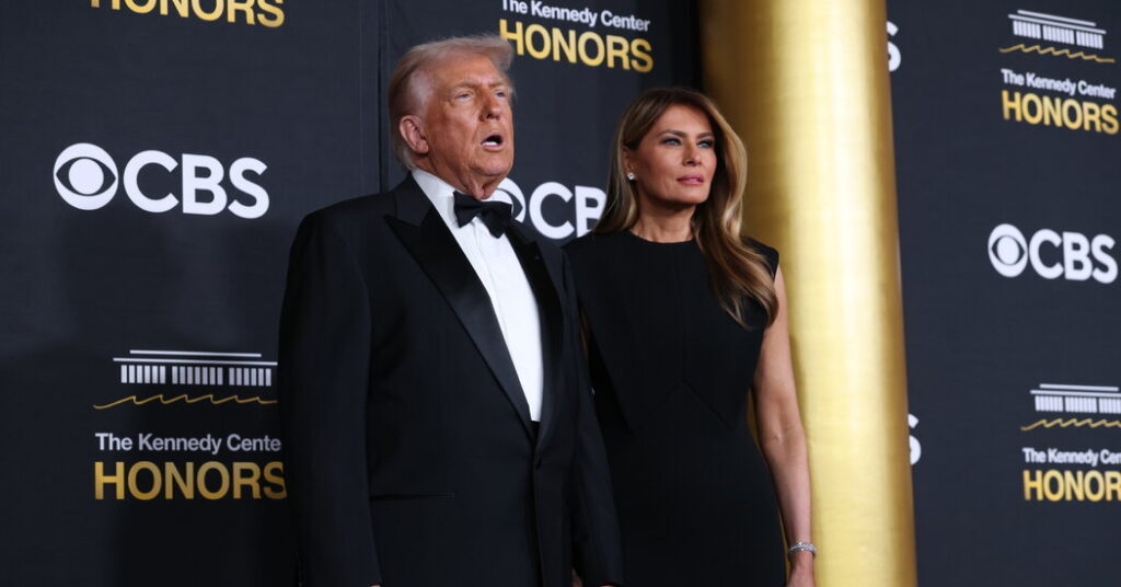 At the Kennedy Center Honors, Little Glitz and One Striking Accessory