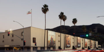 Asserting a Personal Role in Warner Bros. Battle, Trump Expands His Powers Again