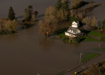A Deluge of Rain Prompts Warnings in the Pacific Northwest