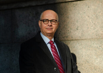 A Scientific Pipeline to the Nobel Prize Fueled by Immigrants