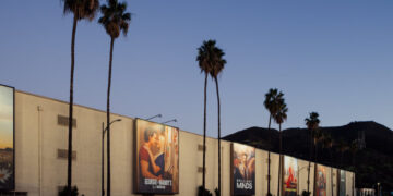 Who Will Win: Netflix or Paramount? We’ve Seen This Show Before.