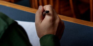 Should Colleges End Early Decision?