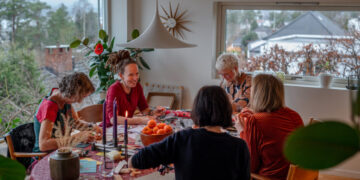 With Dreadlocks and Yoga, Oslo’s Bishop Practices an Atypical Evangelism