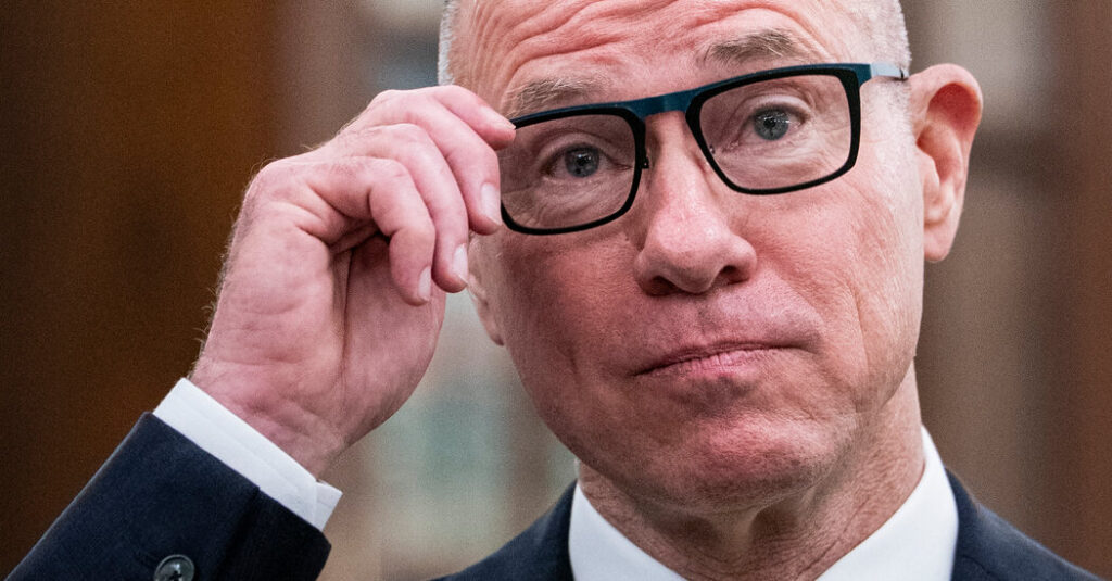 F.A.A. Chief Failed to Divest Airline Holdings as Promised, Ethics Agency Says